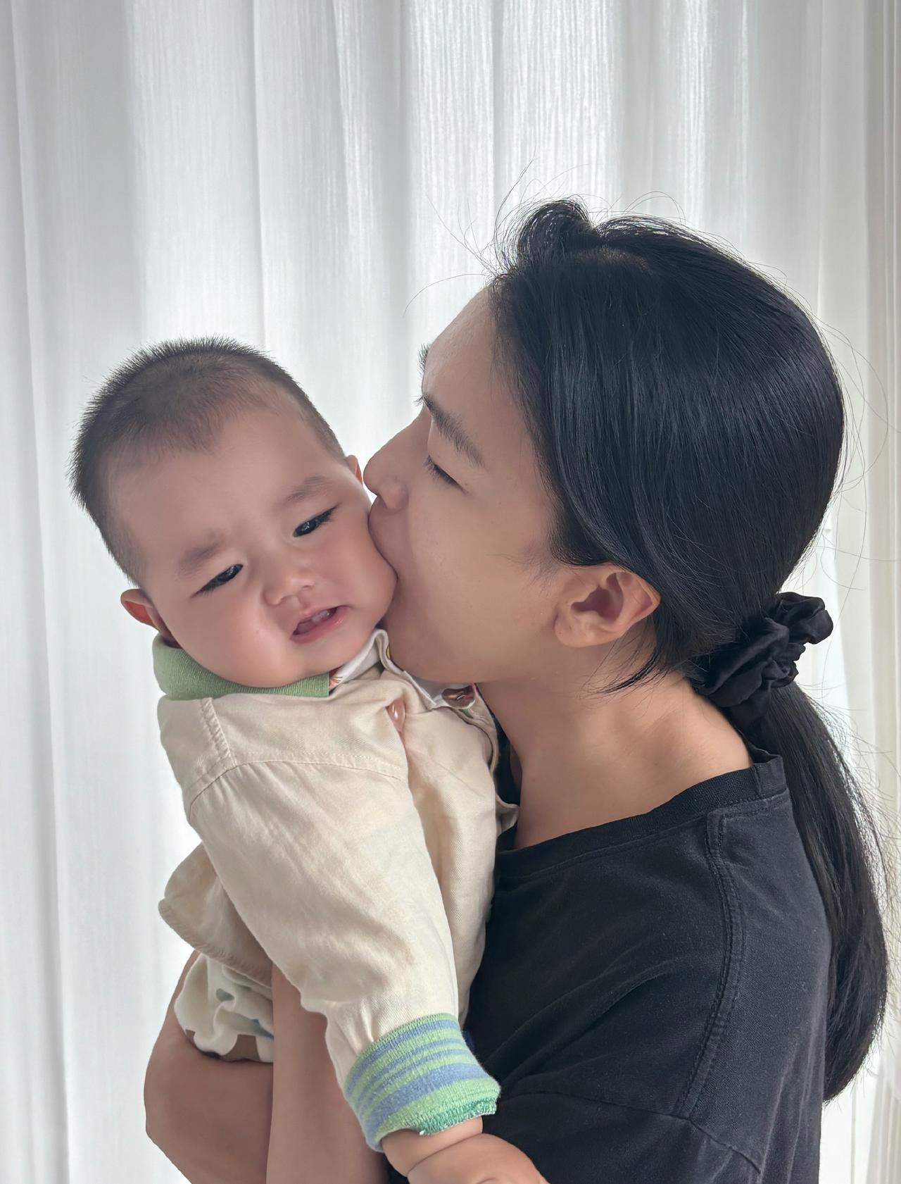 认识他十个月了给他花了那么多钱今天是我的第一个母亲节问他准备了什么礼物一
