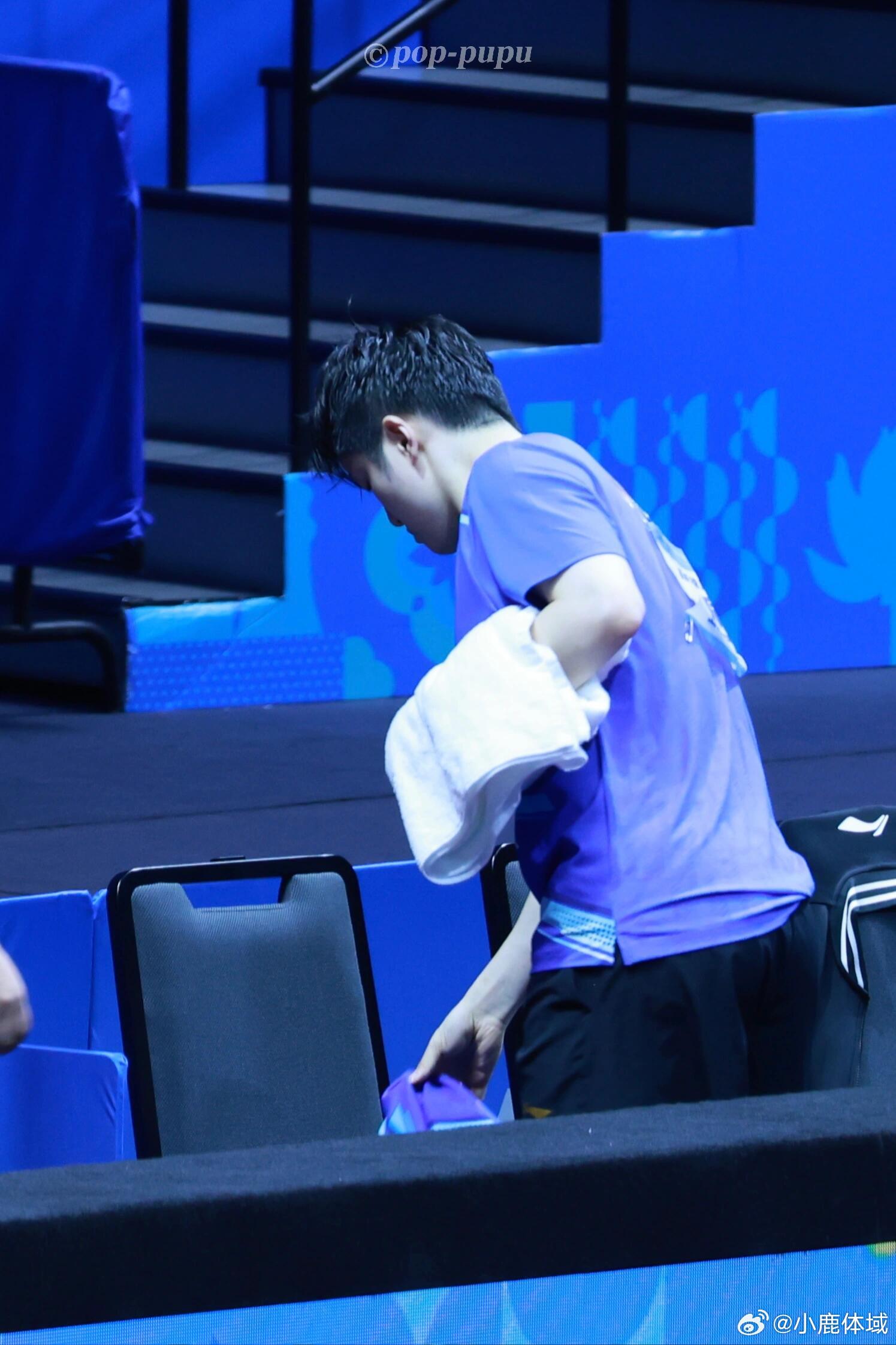 说一句行走的荷尔蒙不过分吧，好帅啊，感觉这个鸡窝头还挺好看的呀cr：水印