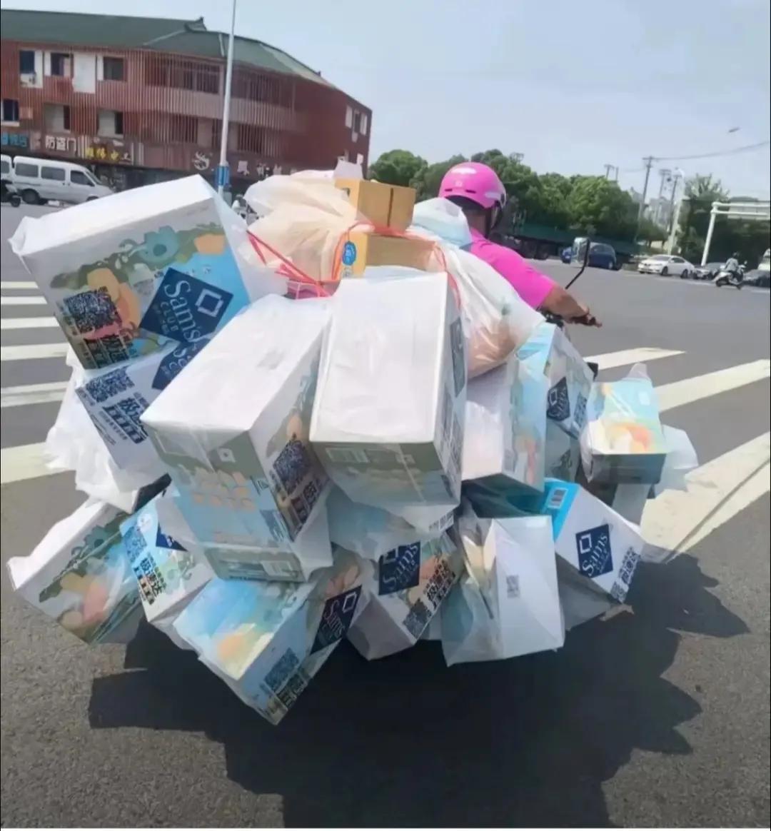 一个好消息,一个坏消息先说好消息,山姆终于要换配送模式了,看过去安全了很多;但