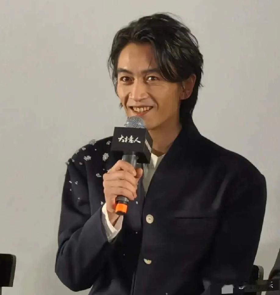 陈晓和陈妍希离婚后，现身《大生意人》宣传活动时瘦脱相了，这可让网友们心疼坏了！晚