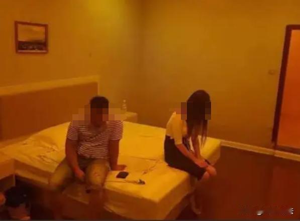 黑龙江，一男子“累了”，就进入了一家按摩店，点了个女技师想要给自己来点服务。男子