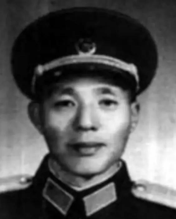 1985年，一纸命令，曾手握浙江军政大权的开国少将南萍，党内外一切职务全撤，退出