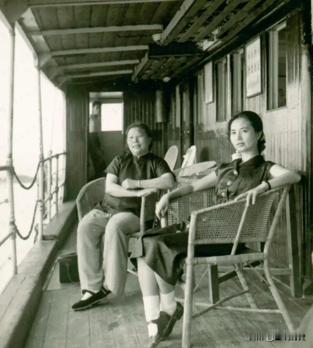 这张珍贵合影拍摄于1959年6月！1959年庐山会议召开前，我党的两位高级领