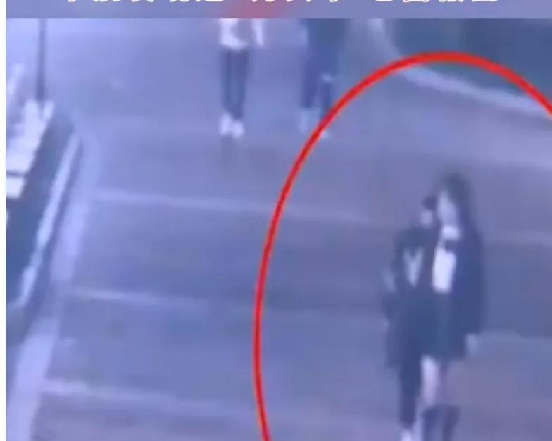 “姜还是老的辣，真不要脸！”浙江温州，44岁“老板”被18岁女孩的美貌吸引。提出