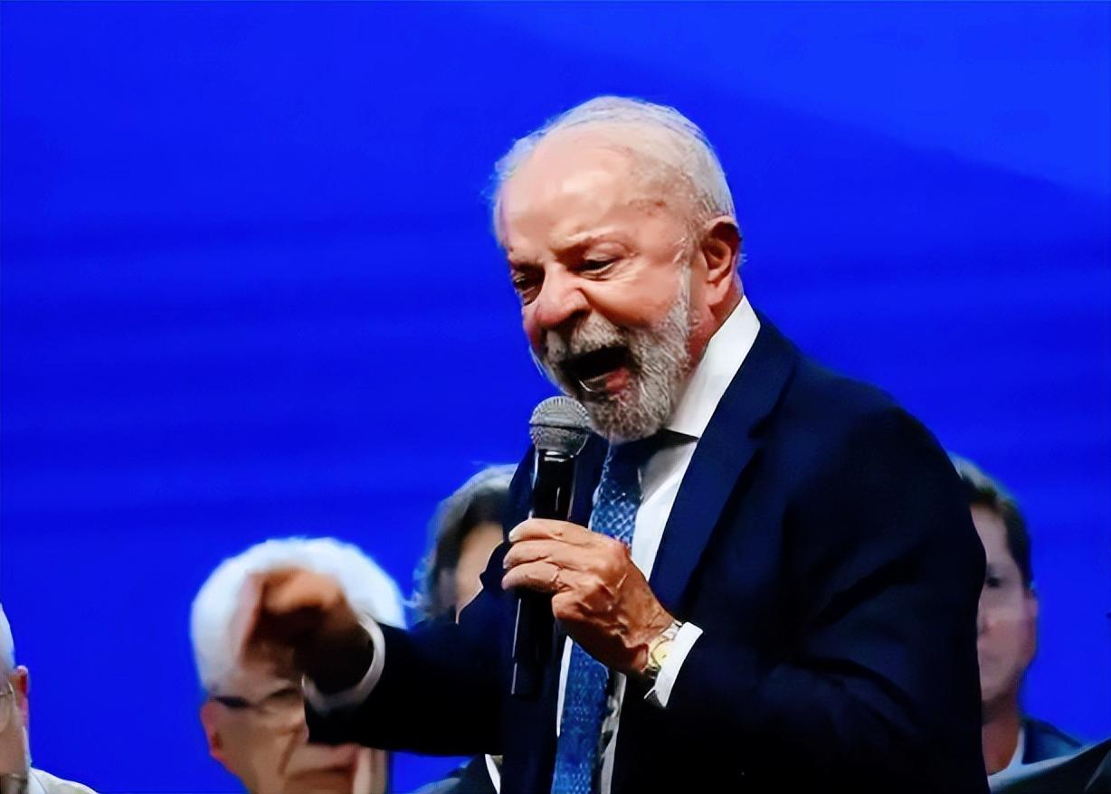 好好的拉美峰会愣是开成了“吐槽霸权大会”，巴西总统卢拉当着全拉美几十个国家领导人