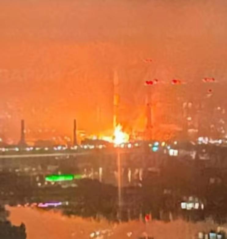 美国白天劝降，俄军深夜暴打！俄罗斯军方拿出了真本事，把乌克兰全境都炸成一片血红色