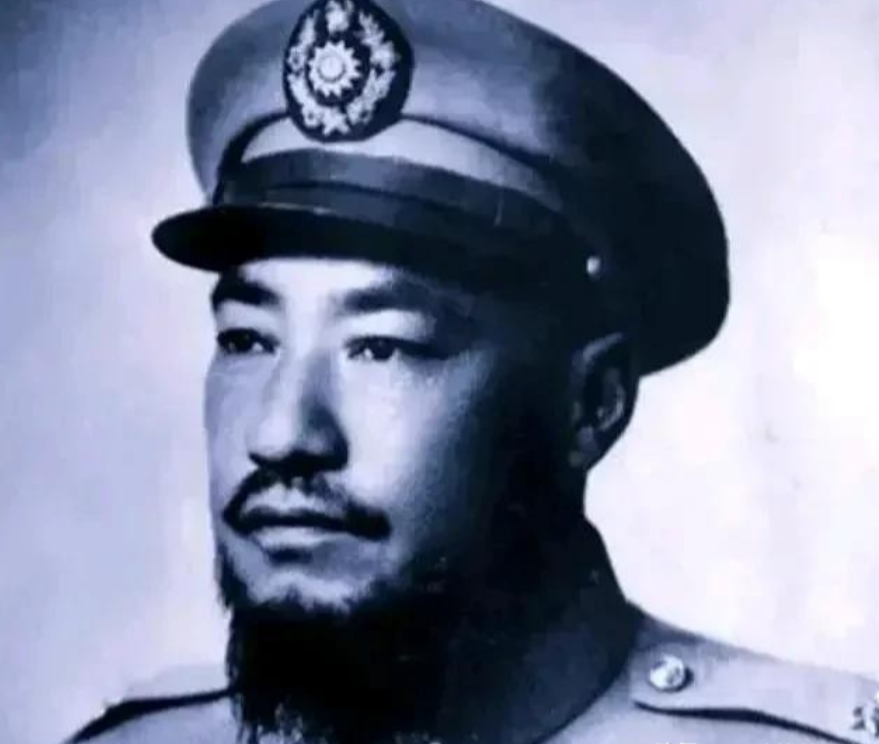1958年，青海“土皇帝”马步芳偷偷在亲侄女喝的水里下了药，迷晕了她。不曾想，就