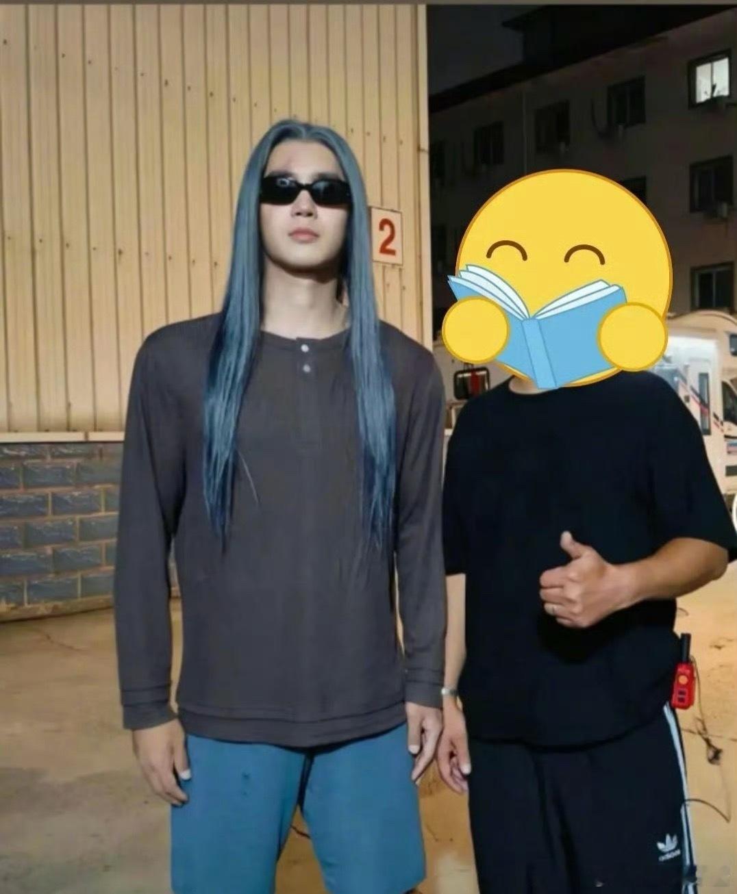 《镖人》于适白发造型🈶️，不符合原著吧，看起来有点像玩摇滚的​​​