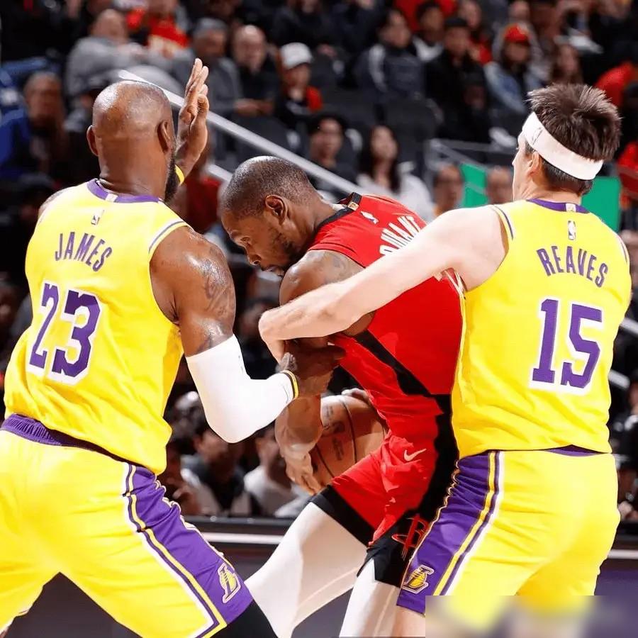 30秒，杜兰特亲手葬送火箭！裁判回看录像，竟升级恶意犯规？你可能没看到，他被里