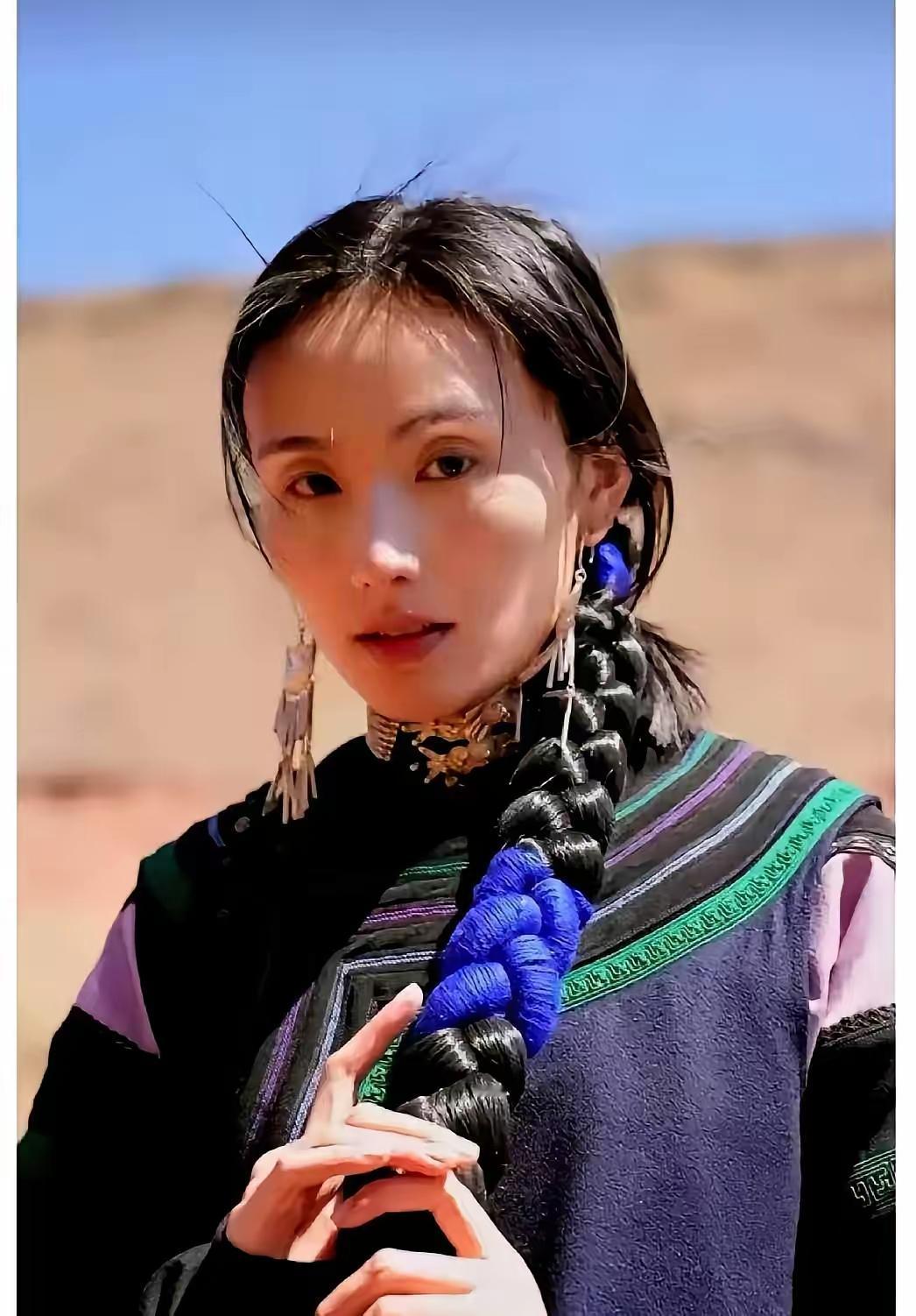 海哈金喜父亲直播开炮，李亚鹏这次被骂惨了老丈人直接开麦，说女儿现在一个人带娃
