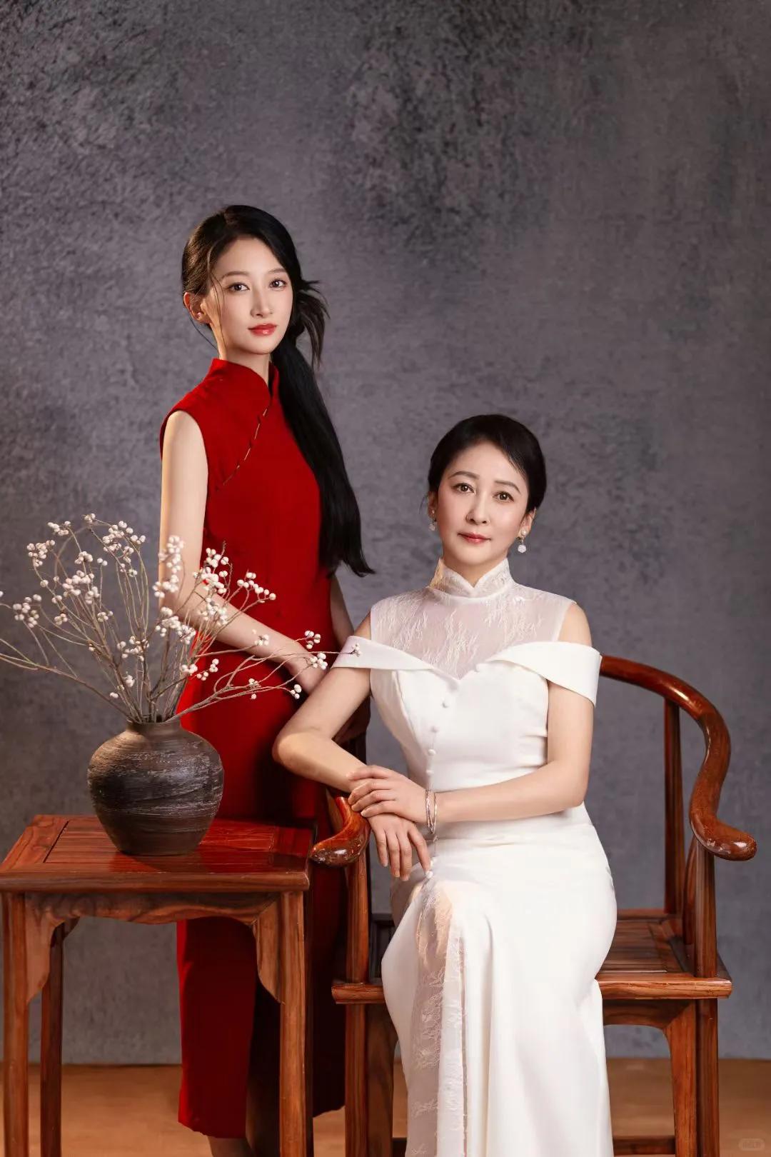 岁月不败优雅是妈妈也是闺蜜惟愿时光温柔陪您岁岁年年