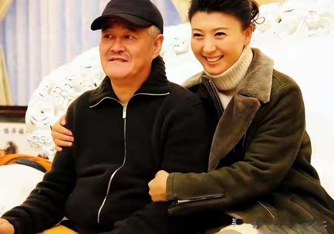 闫学晶表现的种种，根本原因就是傲慢。不论人脉，资源，财富，她所处的都是自认为高人