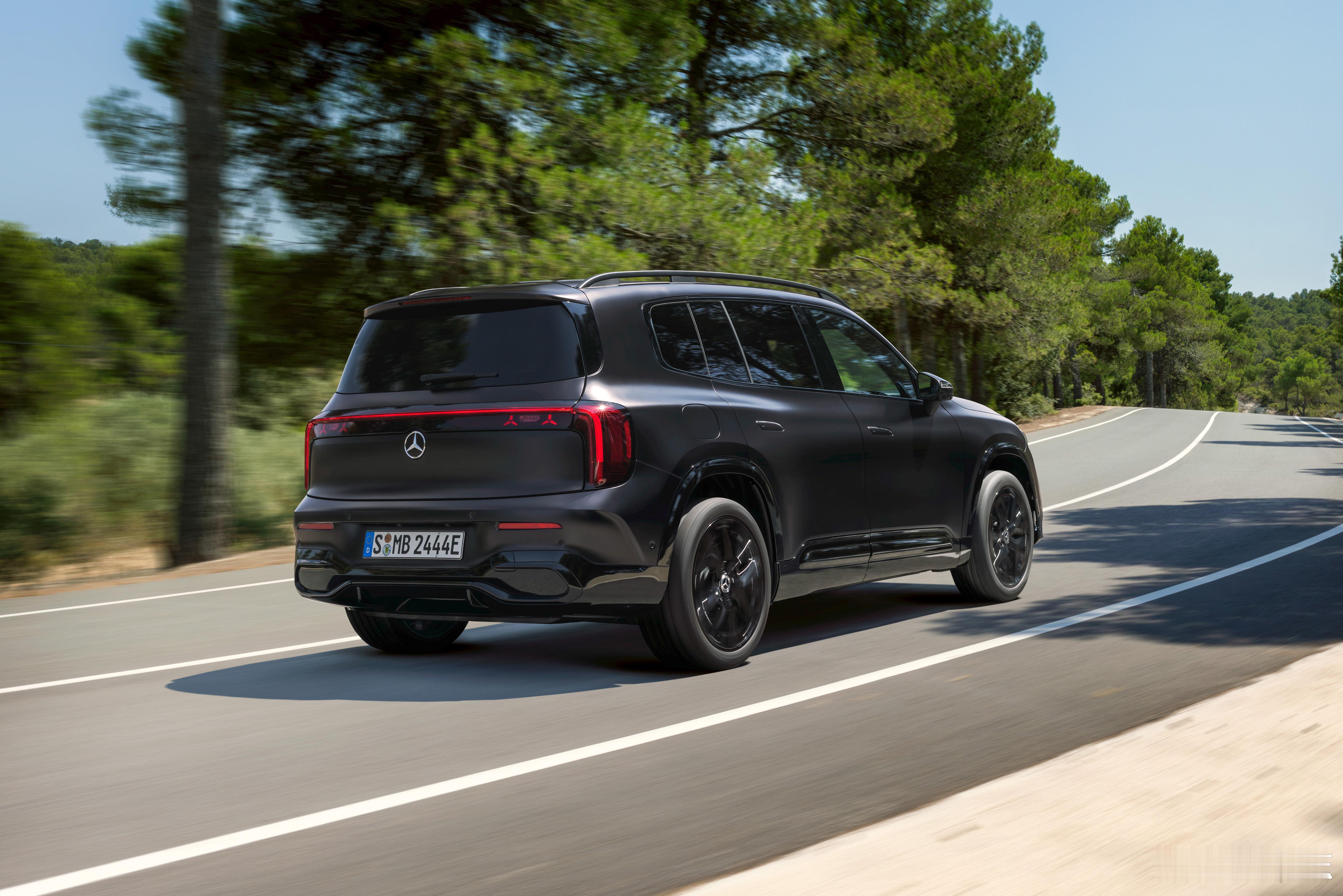 全新奔驰GLB来了，换上800V架构，补能速度和长途能力完全脱离紧凑级的范畴，