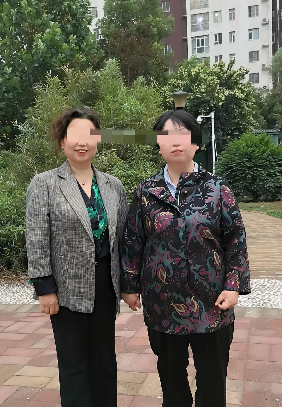 老杜不愧是皮太厚，看到许妈发视频说，三拒绝开会时间，这不立马跟风经过一晚的内心挣