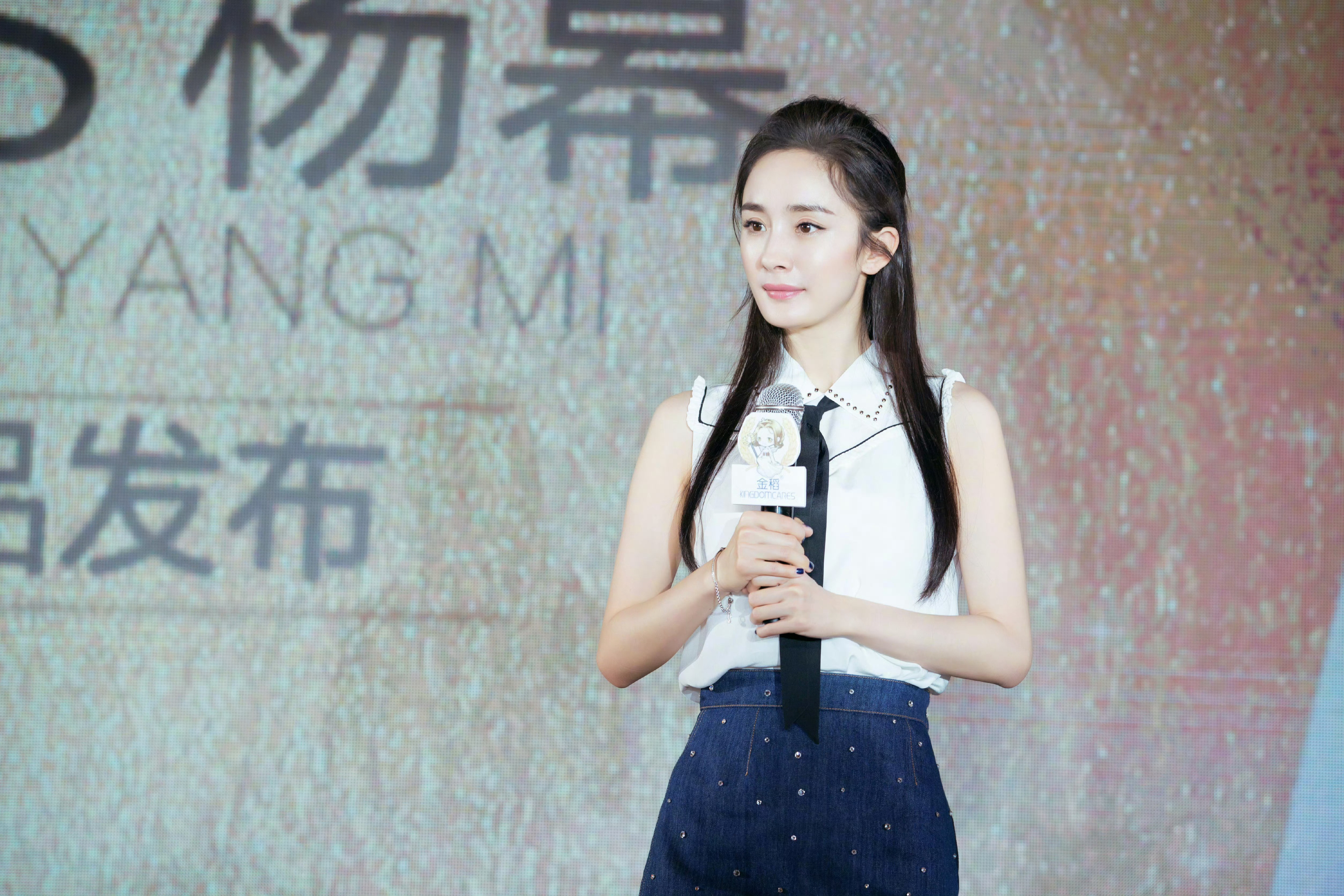 甜蜜美幂，穿MiuMiu。