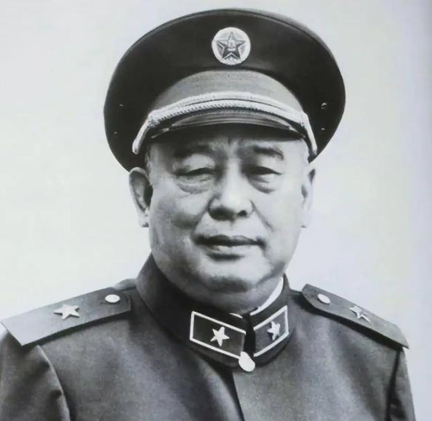 1985年余秋里退休住院时，一位素不相识的老同志直接批评他做错了两件事，第一件就