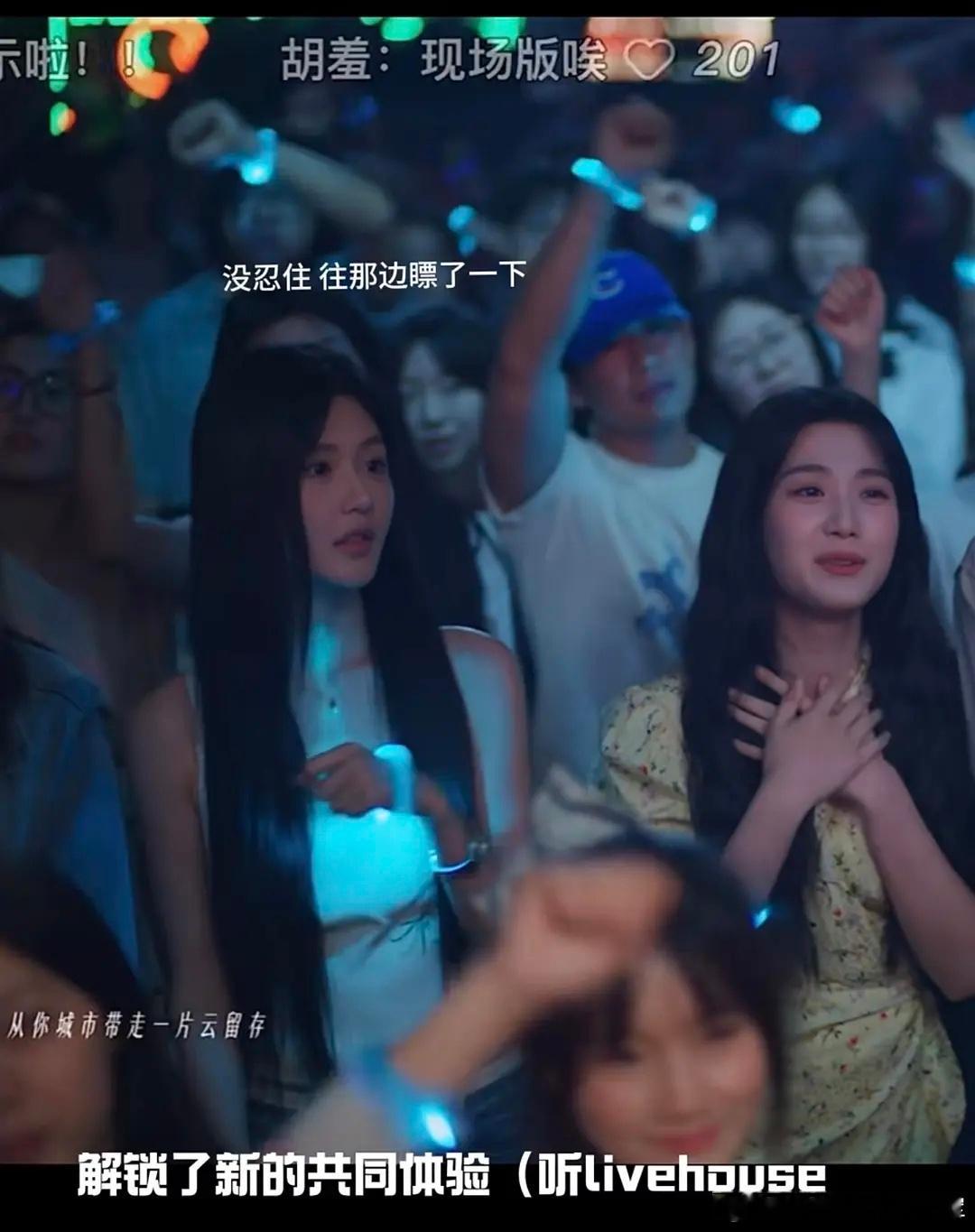 卢昱晓旁边的美女是谁呀美的好突出～