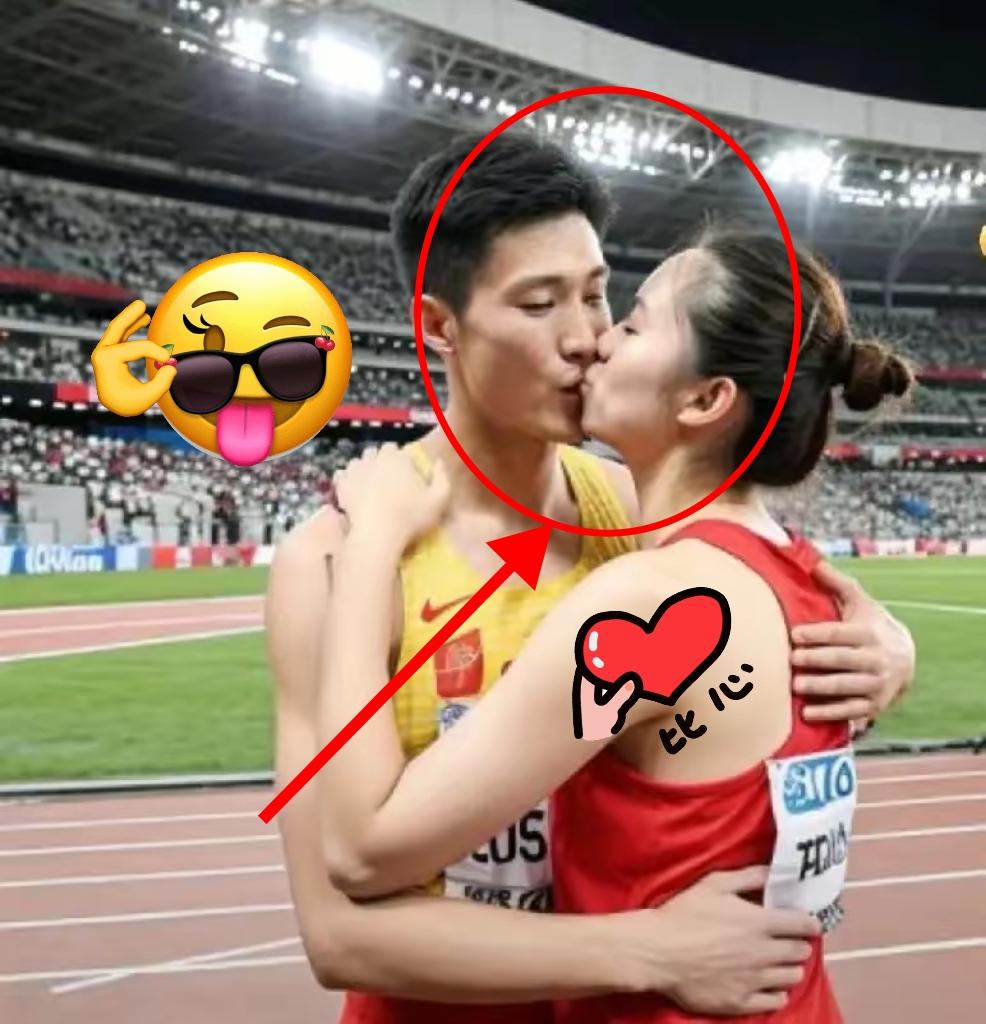 全运赛场上何锦櫶夺冠后那一吻直接火出圈了，把央视解说都整不会了。这这波狗粮直接甜
