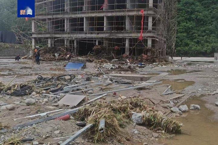 河南一地极端强降雨致8人失联, 全力搜救中