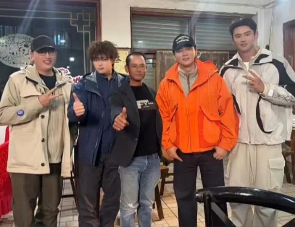 李晨宁泽涛现身南昌：你以为的明星出行，其实另有故事！乍一看李晨、宁泽涛现身南