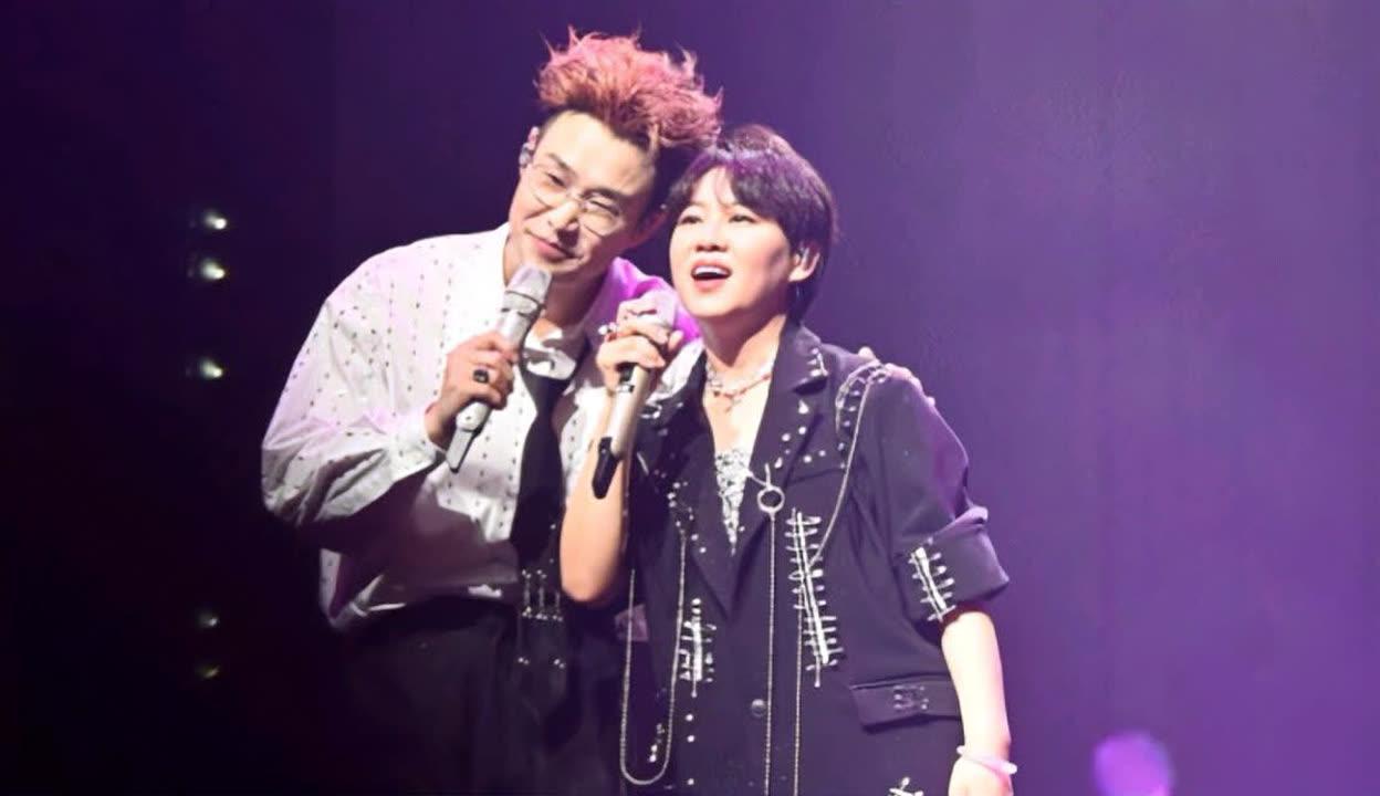 突然想明白一件事，为什么这两年小沈阳夫妻俩像疯了一样到处开演唱会。不是人到中年突