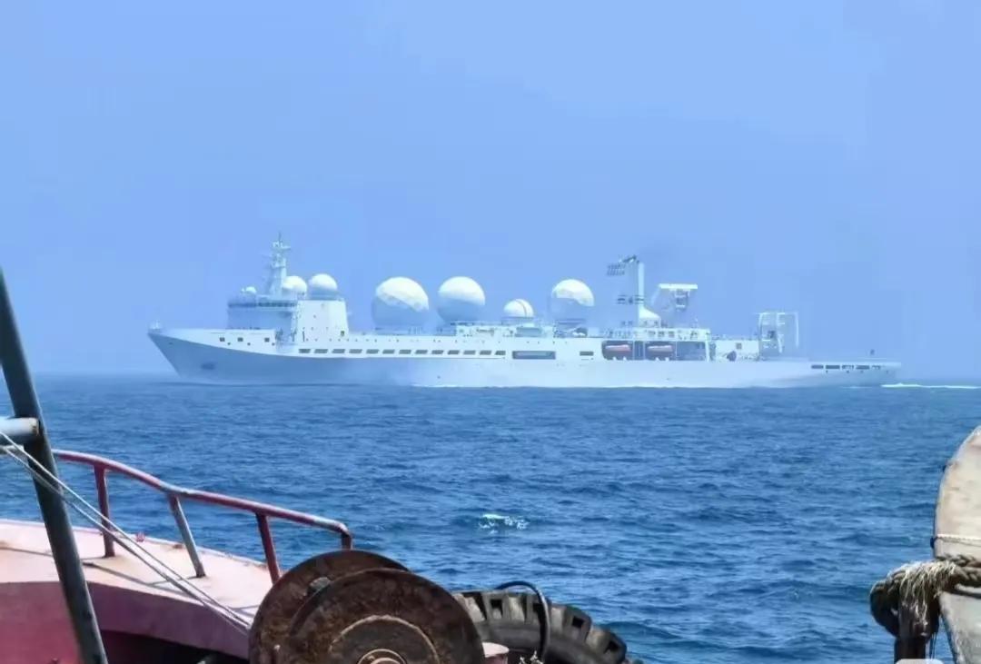 远看一堆球，近瞧不得了！咱海军又添“大杀器”了！“瞭望一号”横空出世，据悉81