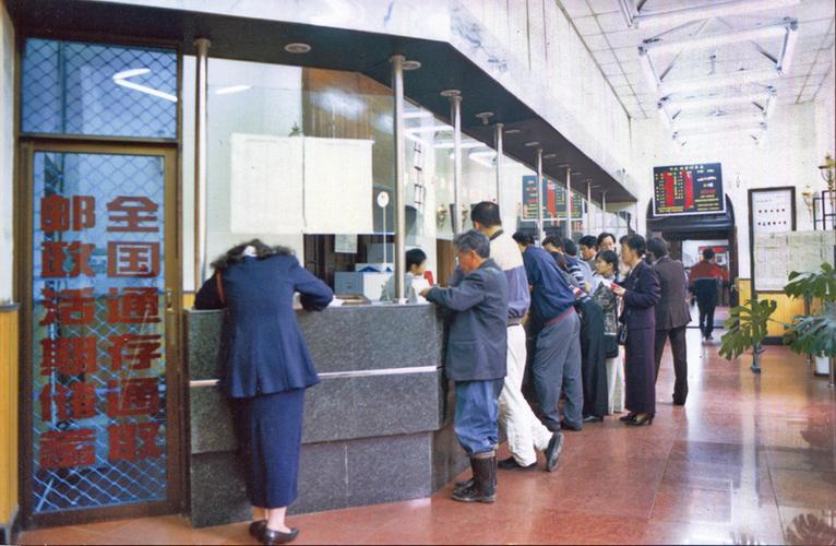 中国邮政真是个神奇的企业！1998年邮电分家后，邮政第一年就亏了179亿，成了全