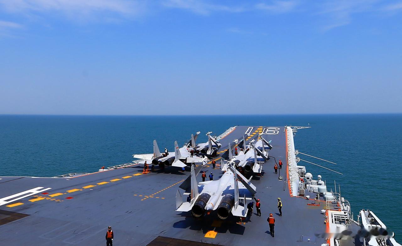 解放军18机舰船常态化巡航台岛周边，台海局势暗流涌动！近日，解放军18架次