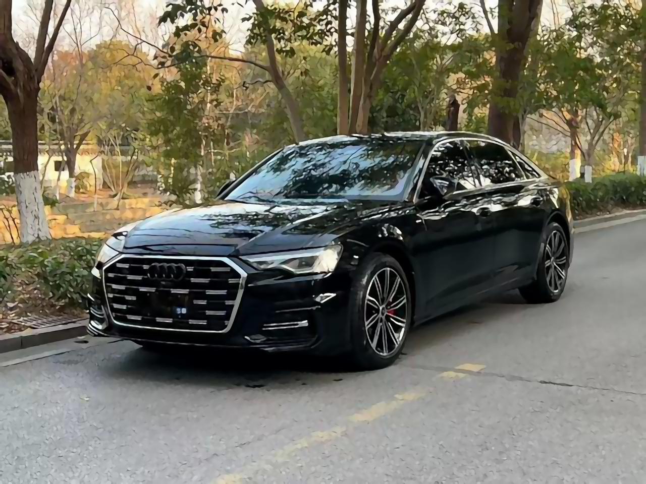 奥迪A6L选手机支架，我个人更看重一点：别破坏原车内饰。🚗有些支架看着挺高级