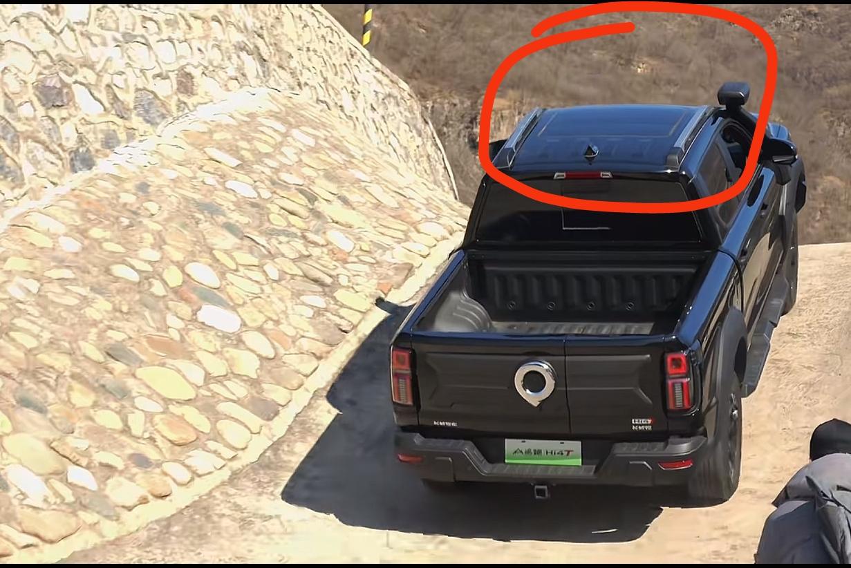 配置太乱了没抬显有抬显框框没天窗，没46尾门，看到有的试驾评测开的却是有天窗有