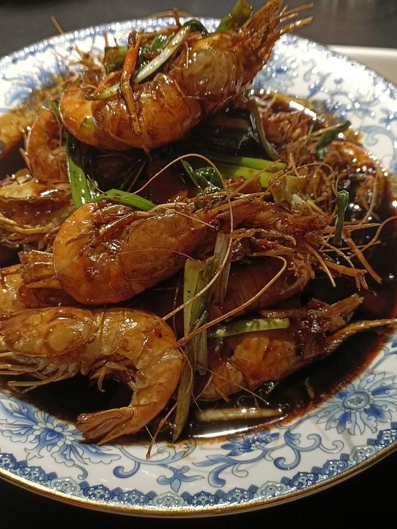 寻味无锡美食，这种老牌苍蝇馆子好好吃！无锡胖姐饭店美食推荐：1、特色油爆虾