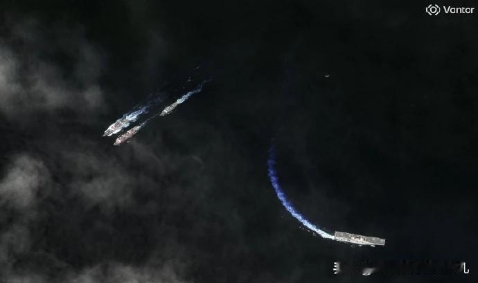 我去，055比补给舰还大，112垂发真不是盖的！美Vantor拍摄到的我大海