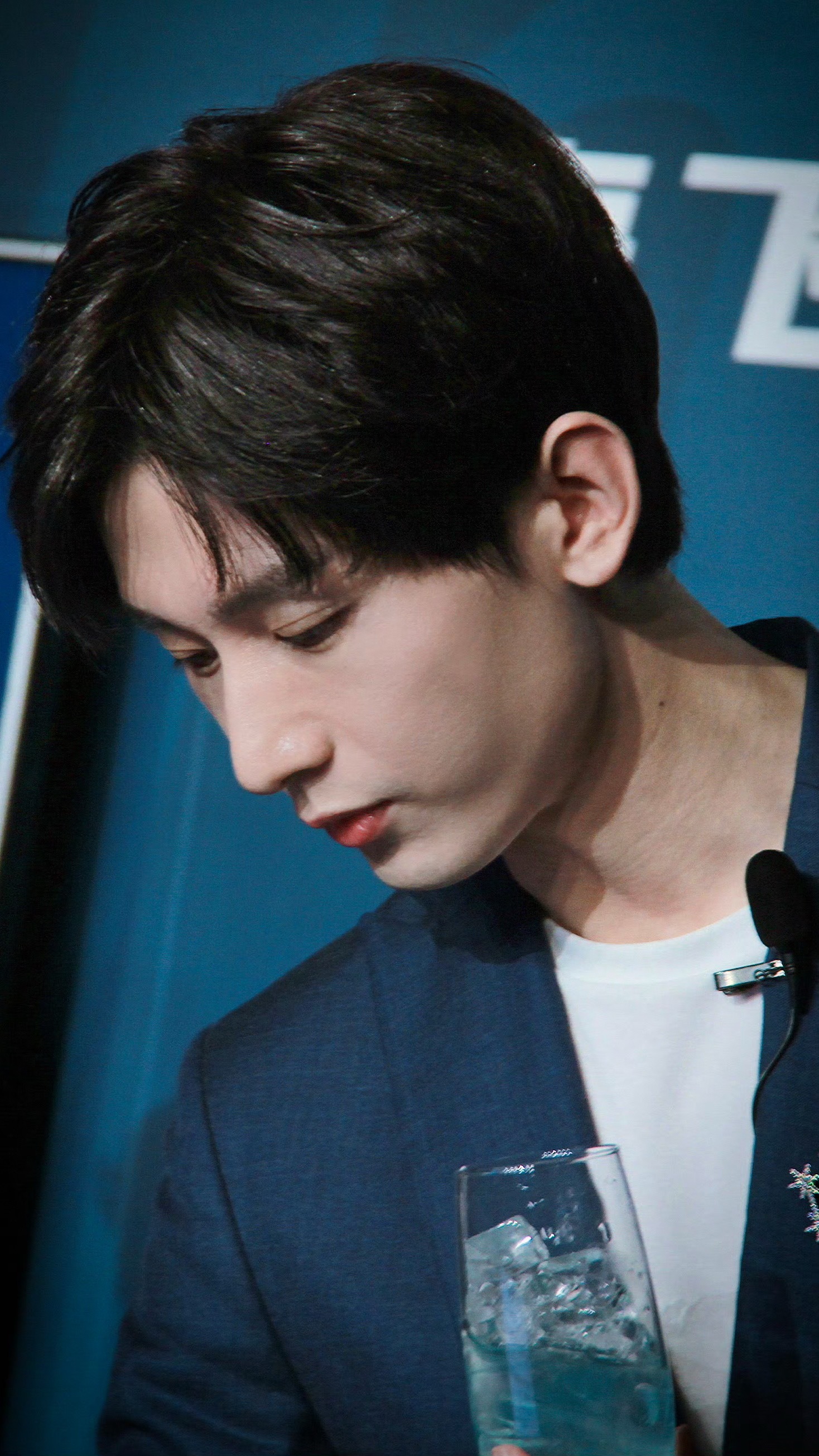 高清怼脸西装淇淇子是这样的成毅毫无抵抗力