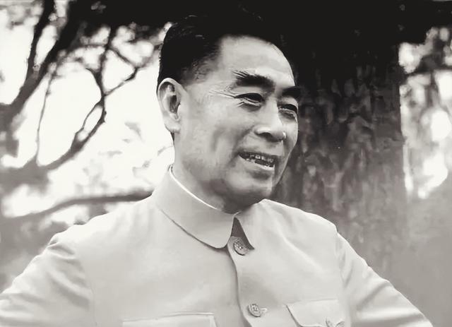 毛主席是如何评价周总理的？他说：“我的接班人第三个是周恩来，这个同志在国际活动方