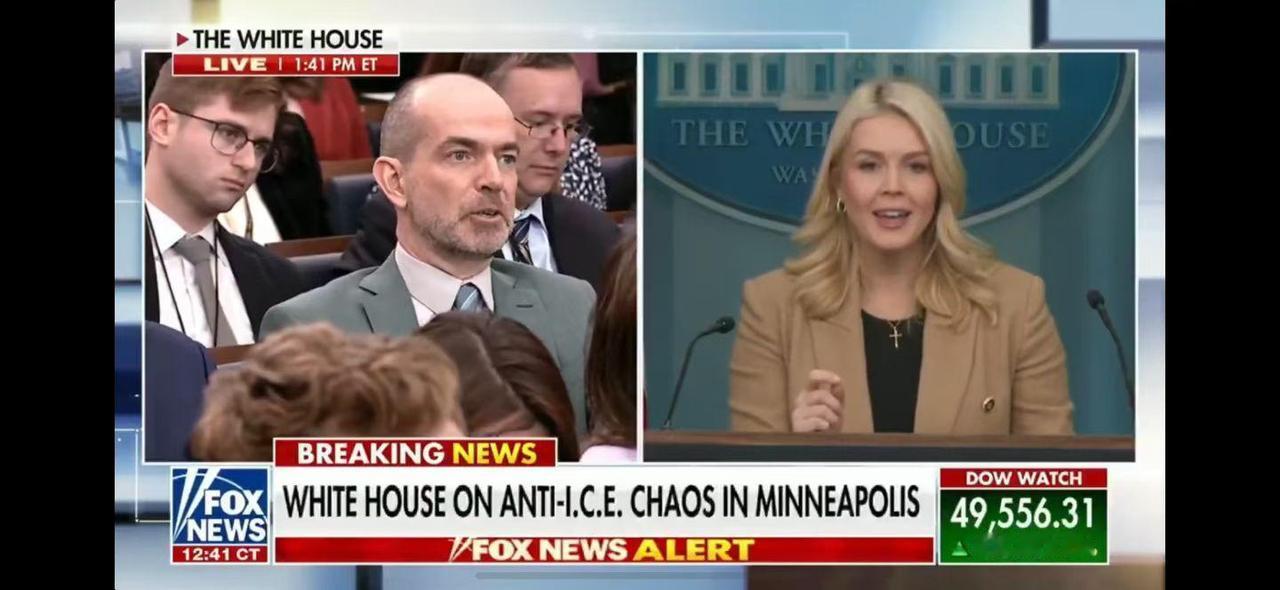 白宫发言人卡洛琳.莱维特发飙了！场景是白宫记者会上，一名记者针对不久前发生的IC