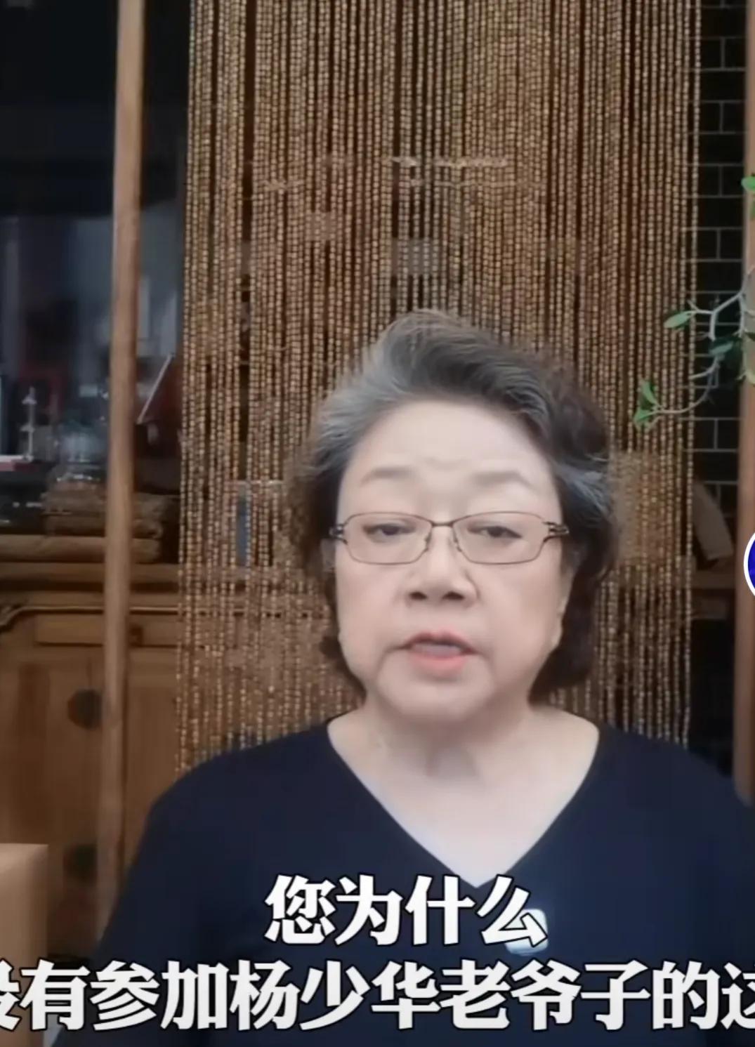 侯宝林先生义女歌手黑妮表示，我听说二哥侯耀华自己说，不愿意去杨少华老爷子的追悼会