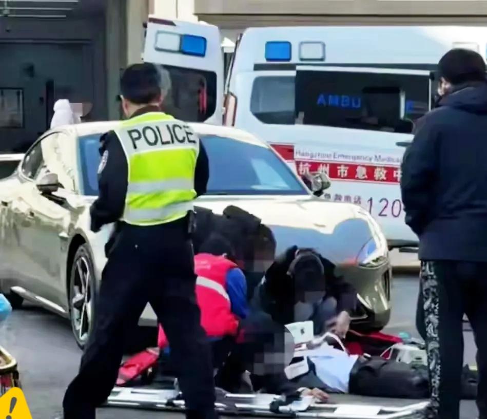 杭州小伙提车第一天就撞了销售，这事看得人脊背发凉！新手刚摸车就敢冲小米S