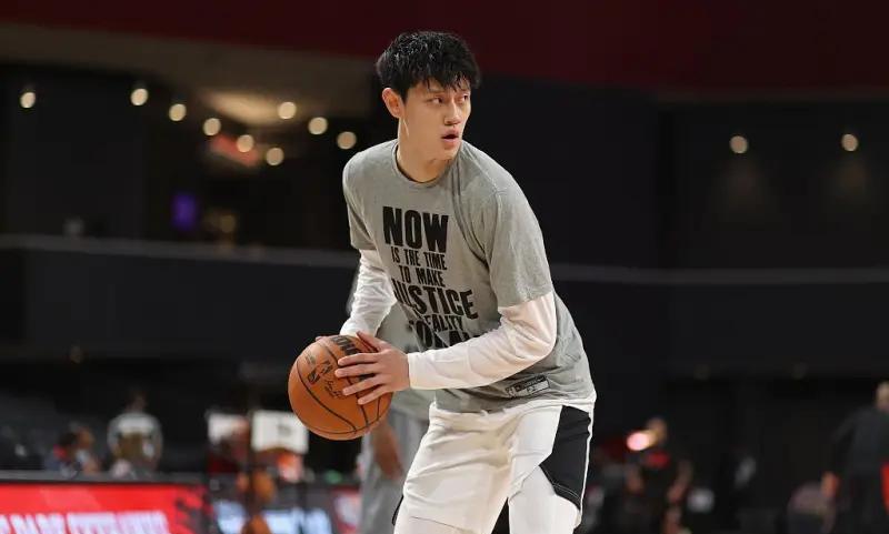 篮网在裁掉埃沃码后，目前有两个双向合同名额的空缺！这很可能让身高2米11的前锋