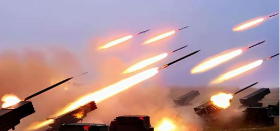 中国宣称“我们不开第一枪”，而日本，却热衷于偷袭。偷袭，肯定是偷偷摸摸的突然开第