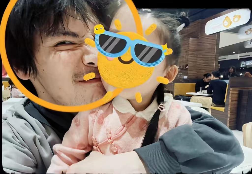 向佐对孩子还是很有分寸的，看他每次见孩子的穿着就知道了！向佐近日去台北帮郭碧婷