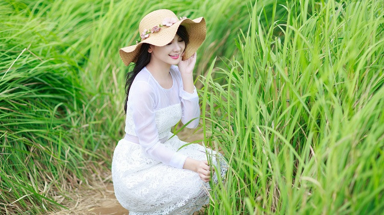 中年男女，如果在平时相处时，总喜欢玩暧昧，经常发生肢体触碰，关系必然会越界。真