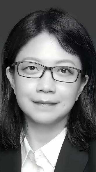 3月24日，江苏省人民医院病房里，57岁的严红停止了呼吸。二十多年前她曾站在人生