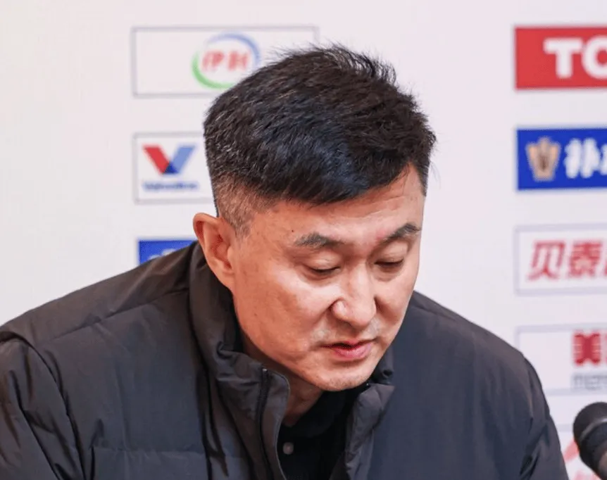CBA常规赛，上海113-73战胜广东。赛后，广东男篮主帅杜锋接受媒体采访，