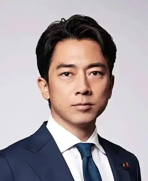 就在刚刚，日本防长小泉进次郎发表声明，3月27日，日本国防部长小泉进次郎