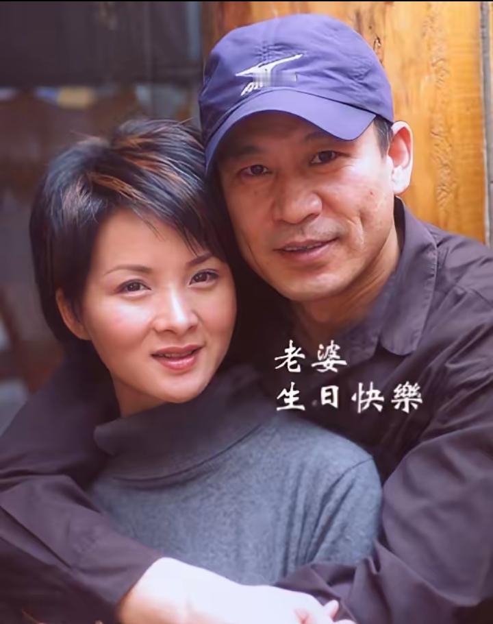 “当年，27岁的谢兰嫁给大自己11岁的师小红，两人约好了丁克，不要孩子，因为她的