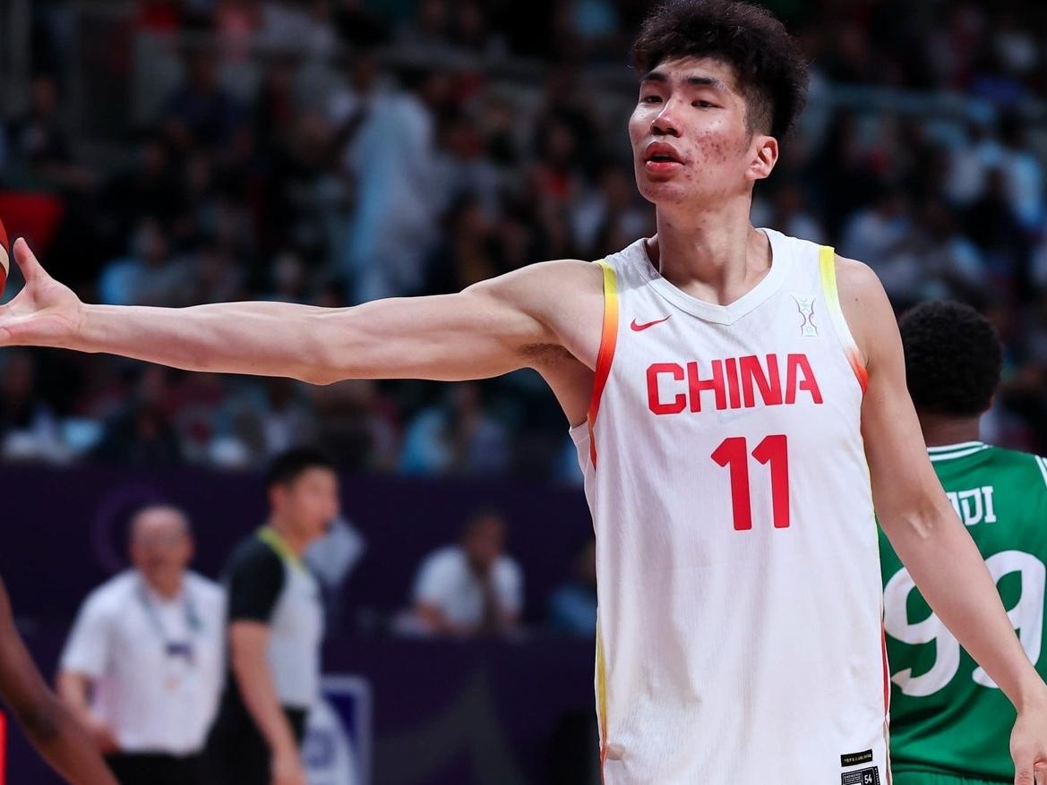 CBA最新消息：据欧洲篮球及选秀专家王健报道了中国男篮球员余嘉豪的最新情况，西乙