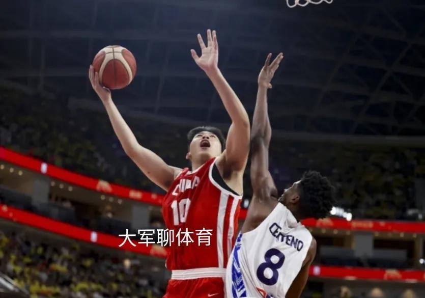 中国男篮热身赛杭州站，第二场比赛。经过4节比拼，最终中国男篮以78比62战胜委内