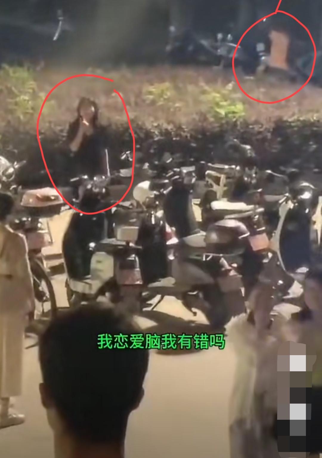 一个称自己是恋爱脑的美女小姐姐跟黑人谈恋爱怀孕，小黑让她堕胎，美女小姐姐情绪崩溃