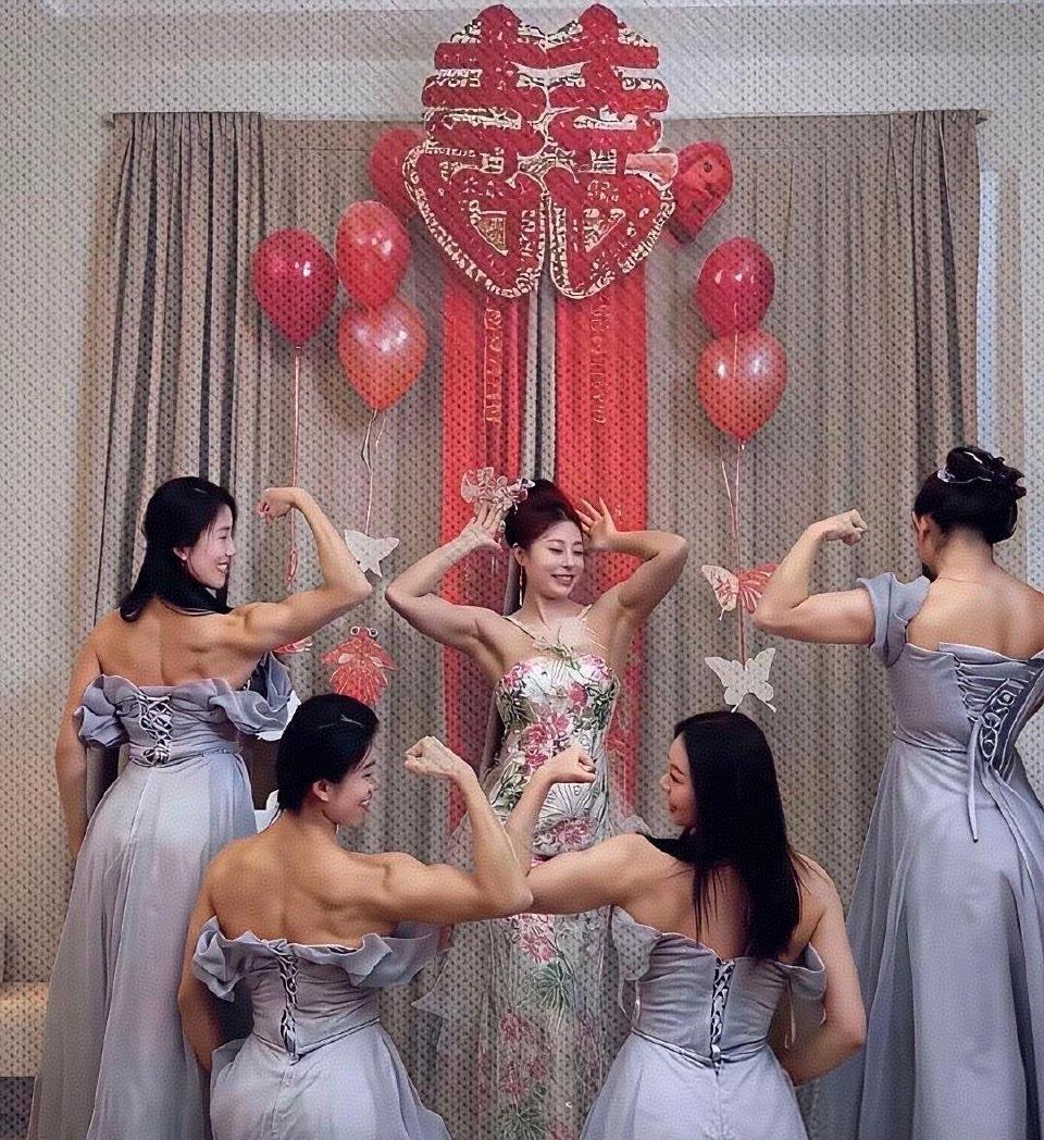 看到这样的伴娘团，伴郎团不得被吓跑啊！