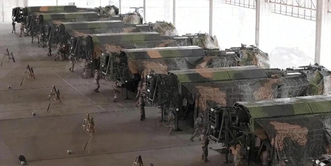 500公里内“开罐器”！东风-15B三大战力有多狠？火箭军“常规导弹第一